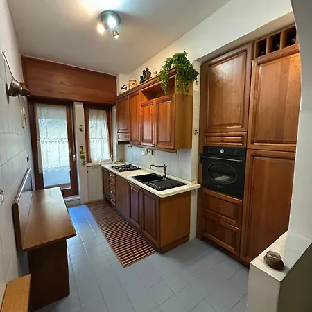 6 People, 3 Parking Spot, Balconies, Metro B Apartamento
