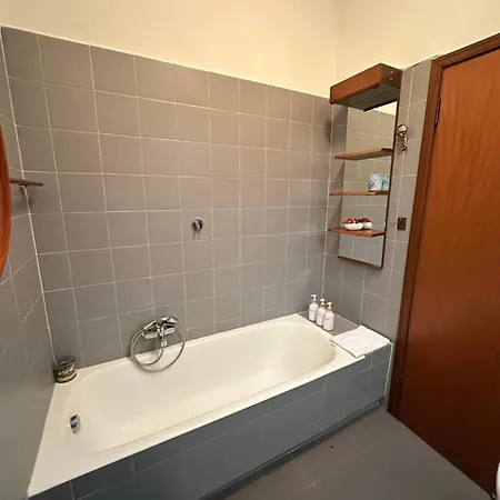 Apartamento 6 People, 3 Parking Spot, Balconies, Metro B *