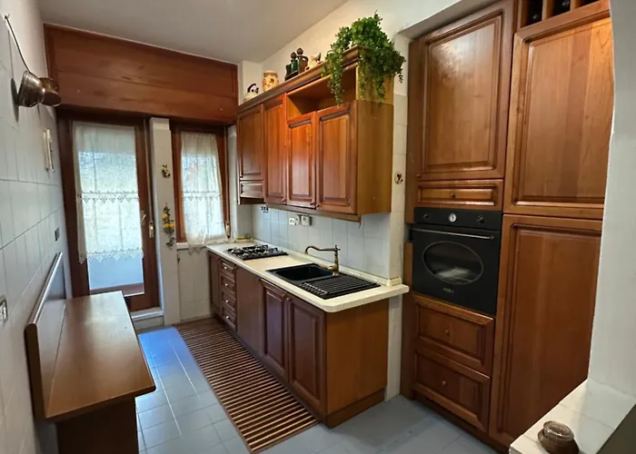 6 People, 3 Parking Spot, Balconies, Metro B Apartment