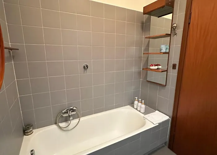 Apartment 6 People, 3 Parking Spot, Balconies, Metro B *