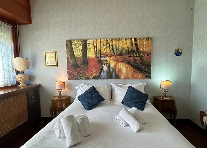 6 People, 3 Parking Spot, Balconies, Metro B Apartment Rome