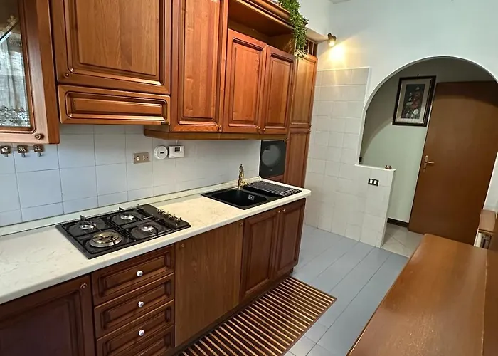 6 People, 3 Parking Spot, Balconies, Metro B * Rome